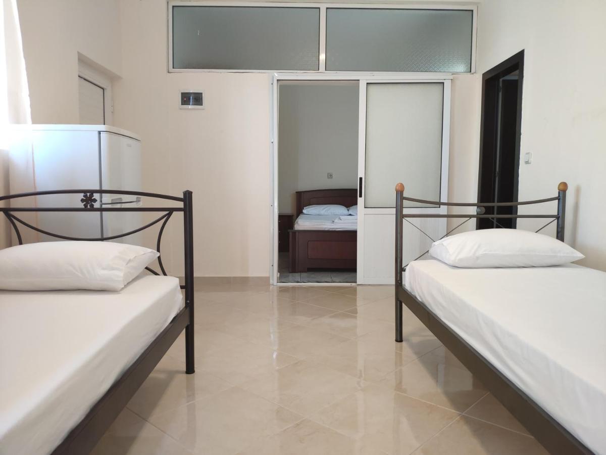 Let Rooms Lukova Exterior foto