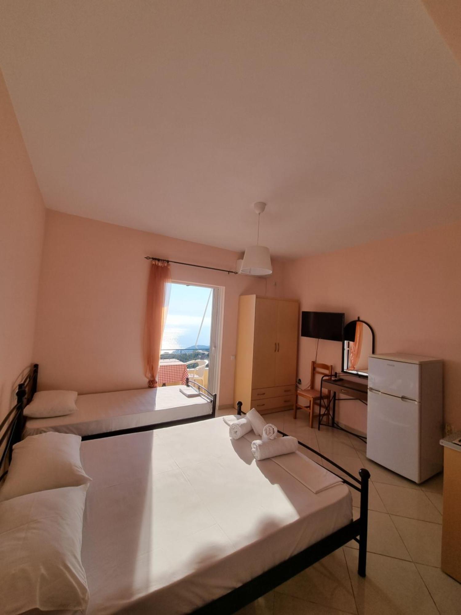 Let Rooms Lukova Exterior foto