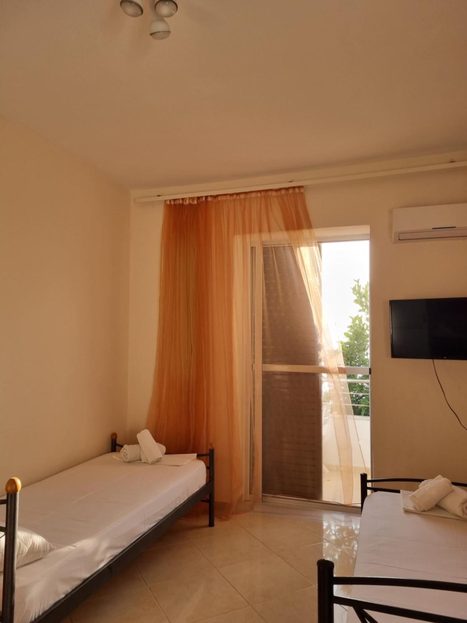 Let Rooms Lukova Exterior foto