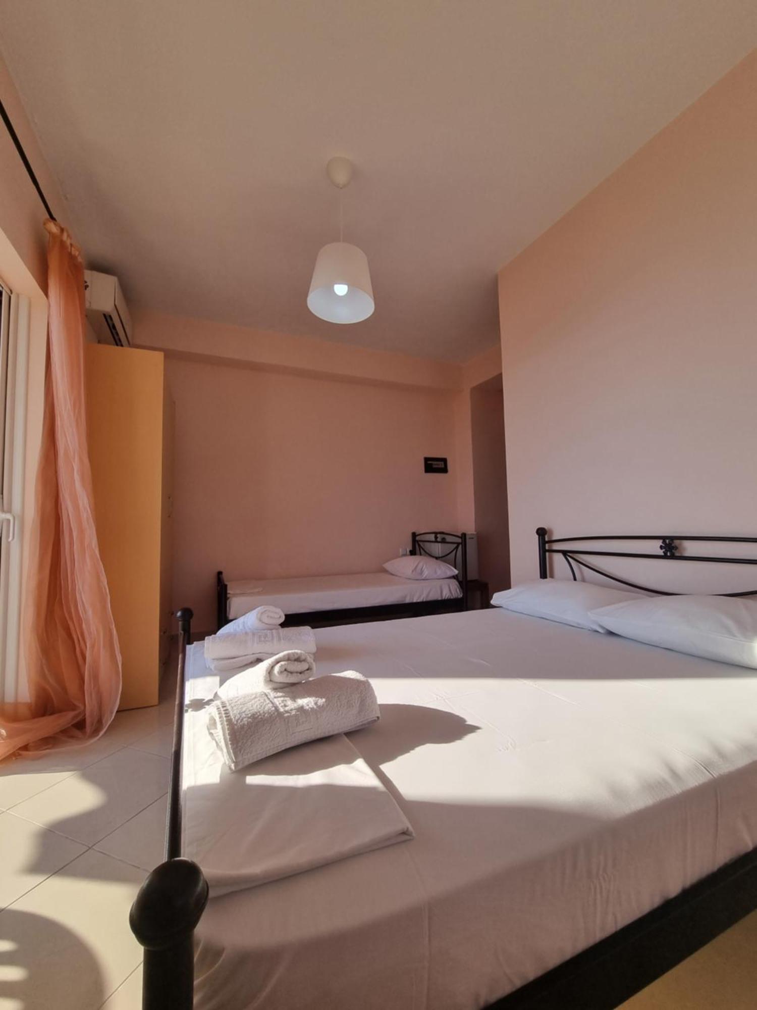 Let Rooms Lukova Exterior foto