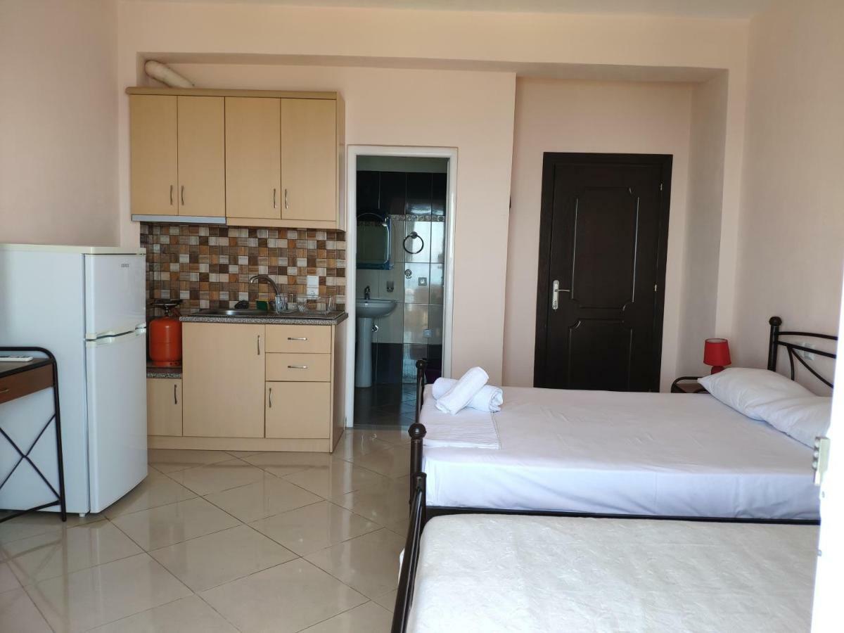 Let Rooms Lukova Exterior foto